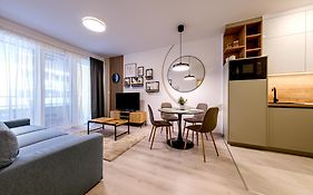 Design Apartment Near City Park With Free Parking